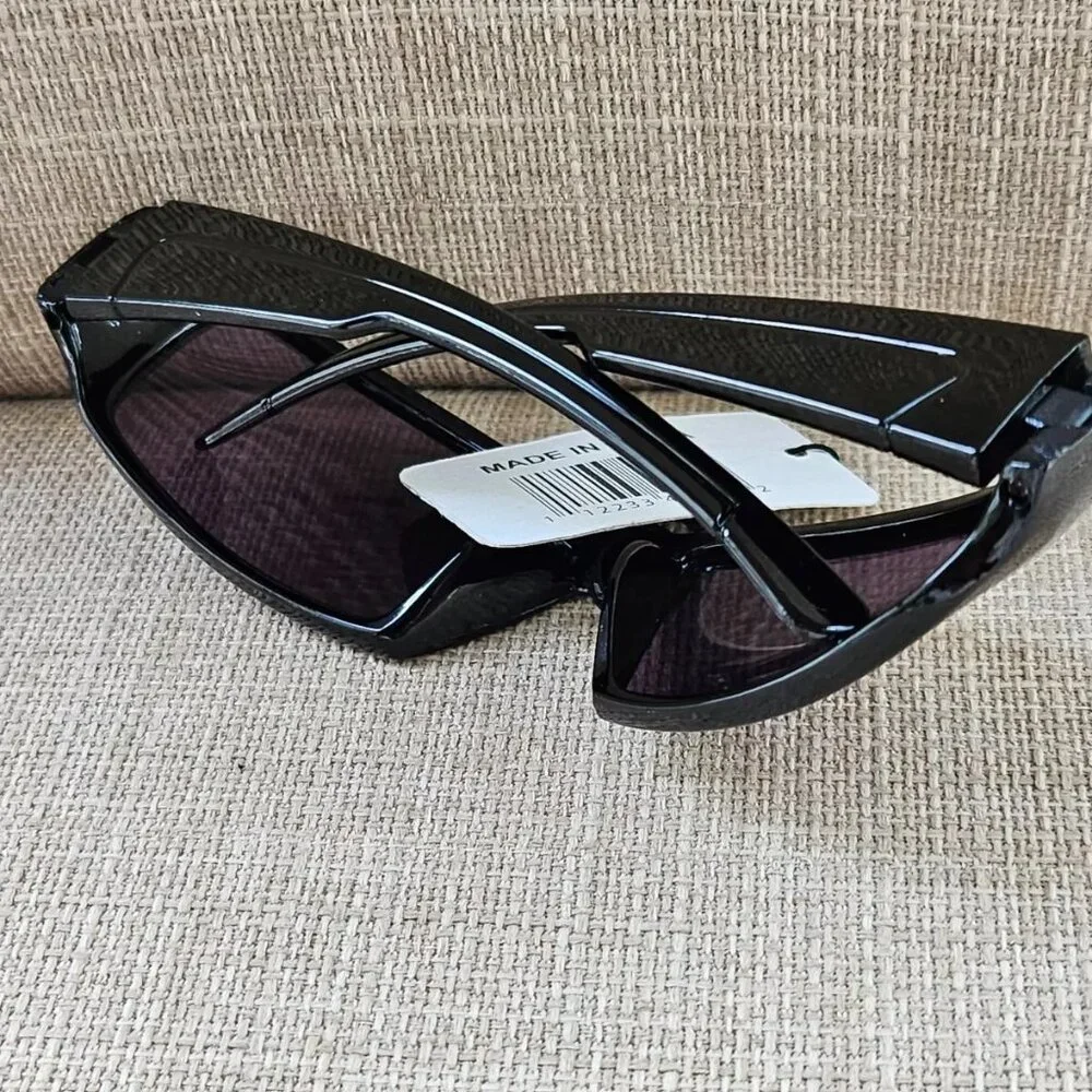 Kids Sunglasses Black Wrap Eye Wear 100% UV Prtotect Sunglasses for 7-10 years
